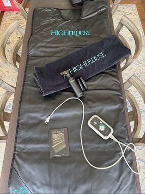 Like NEW - HIGHERDOSE Infrared Sauna Blanket Set
